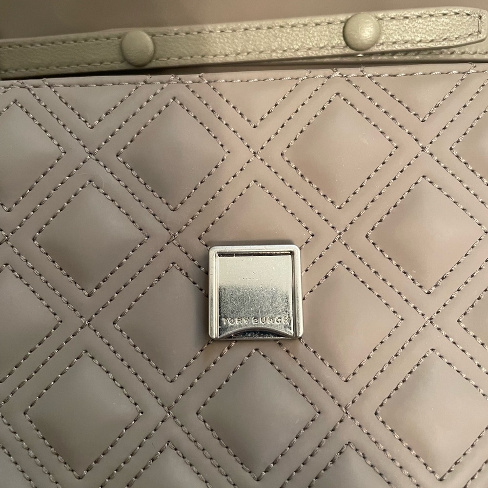 Tory Burch Fleming Matte Chain Wallet Bag - Picture 6 of 9